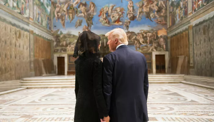 Чтец по губам раскрыл, что сказал Трамп супруге Мелании в Лондоне
