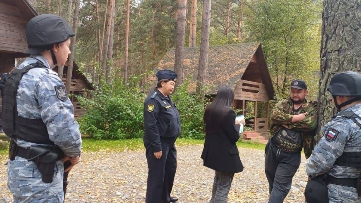 Приставы проверили исполнение решения суда владельцами турбазы "Глобус" в Горном Алтае