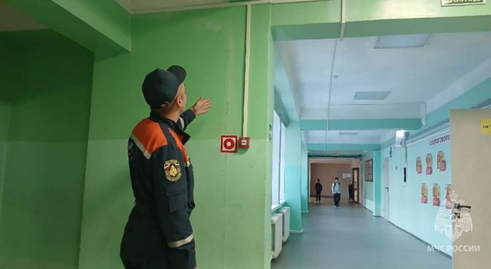 Оперативная группа Камчатского спасательного центра МЧС России приступила к обследованию социально-значимых объектов Оперативная группа Камчатского спасательного центра МЧС России приступила к обследованию социально-значимых объектов