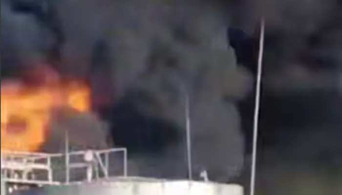 Мощнейший пожар произошел на украинской нефтебазе в Черниговской области