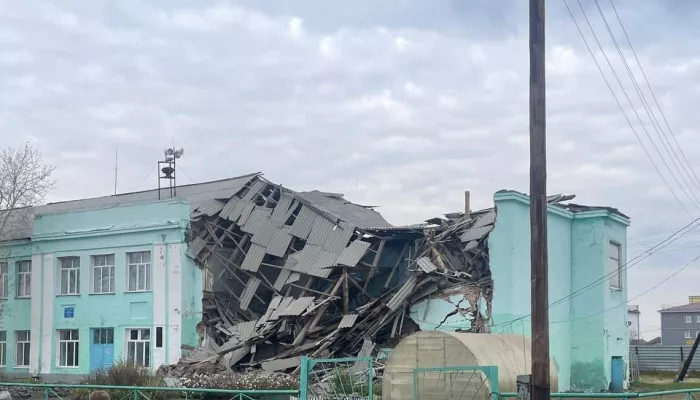 Следователи возбудили уголовное дело после обрушения школы в Новосибирской области