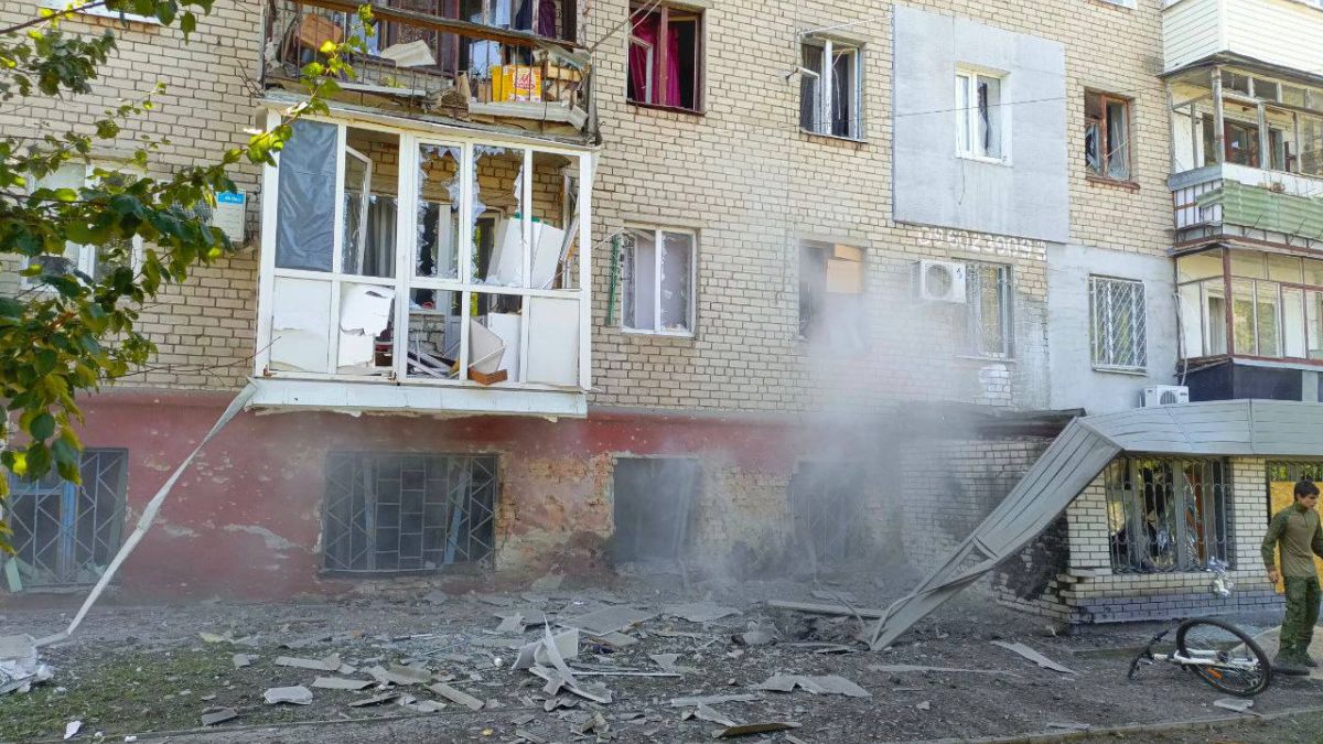 Дом, попавший под обстрел