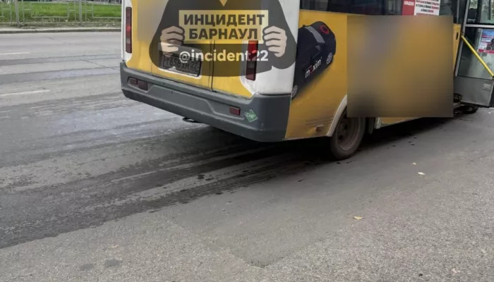 Соцсети: водитель барнаульской маршрутки не выпустил ребенка без оплаты