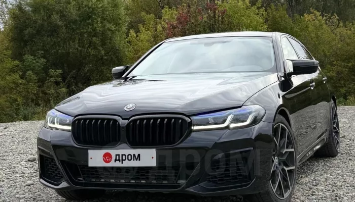 Черный и мощный BMW с дорогим рестайлингом продают в Горном Алтае. Фото
