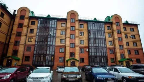 Евротрешку с видом на собор и ВДНХ продают в историческом центре Барнаула. Фото