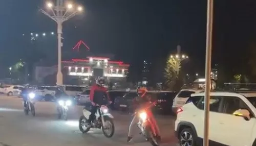 Пришлось применить силу: в Горно-Алтайске инспекторы задержали юного мотоциклиста