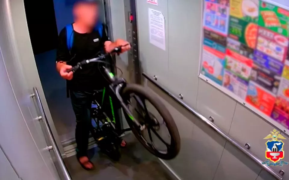 Ущерб на полмиллиона: серийного вора велосипедов поймали в Барнауле