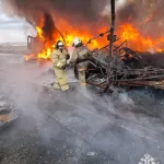 Новосибирскую трассу перекрыли из-за взорвавшейся фуры. Фото