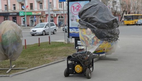 Огромные пасхальные яйца появились на улицах Барнаула