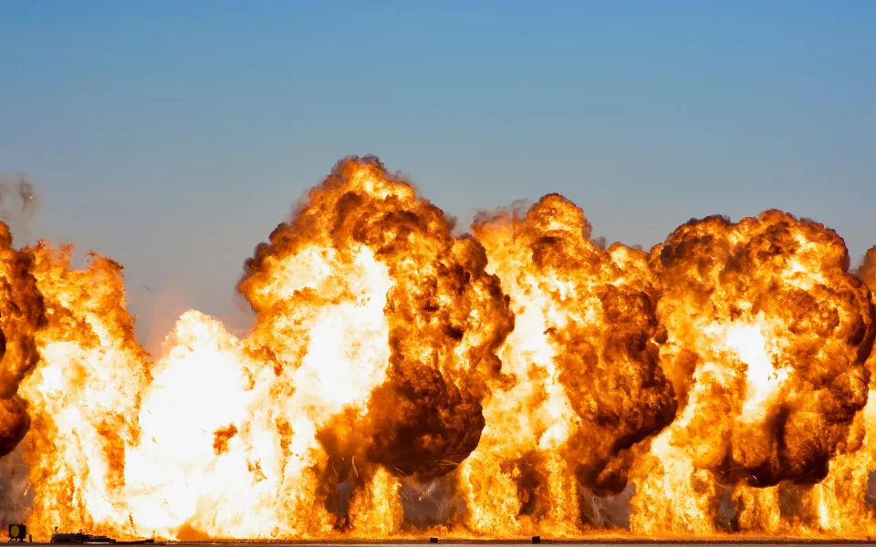 Мощные взрывы и свет по графику: сводка событий спецоперации на 27 ноября