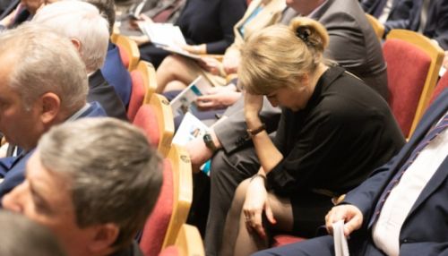 Цвет настроения: подборка фото чиновников с отчета губернатора Томенко