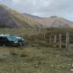 В Республике Алтай автомобиль слетел с дороги и перевернулся, есть пострадавший