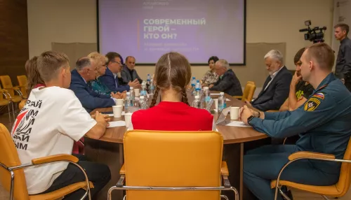 Ориентир для поколений: образ современного героя обсудили на круглом столе в Барнауле