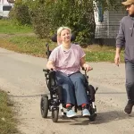 Жительницы Барнаула с редким заболеванием приобрела дорогостоящую инвалидную коляску