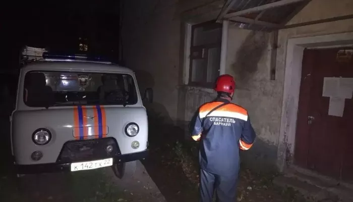 Аварийную двухэтажку на Ярных в Барнауле срочно расселят и снесут