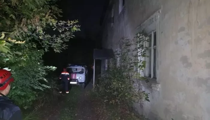 В барнаульской двухэтажке на ул. Ярных обрушился потолок: что известно о ЧП