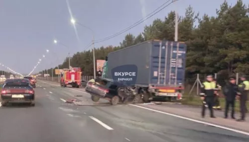Водитель погиб: что известно о жестком ДТП на въезде в Барнаул
