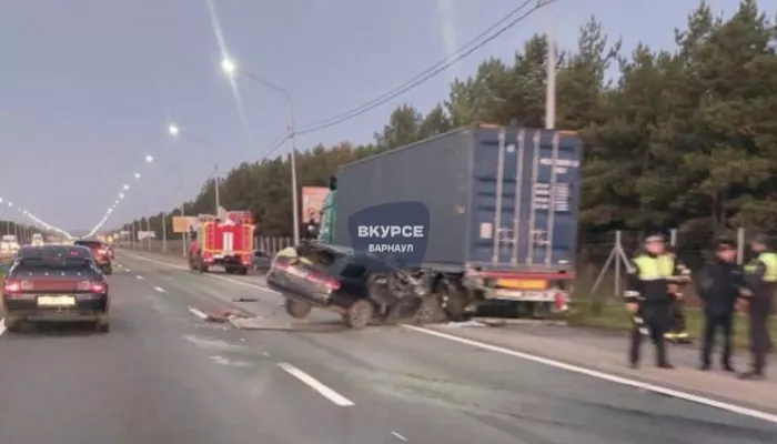 Водитель погиб: что известно о жестком ДТП на въезде в Барнаул
