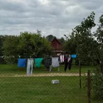 Глубоко беременная Агата Муцениеце показала свои будни в родной латвийской деревне