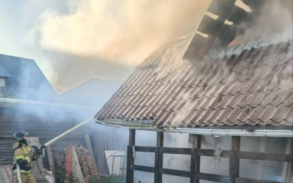 Пожар оставил жителей села в Горном Алтае без крыши над головой