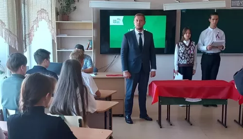 Парту Героя открыли в бийской школе в память о двух выпускниках