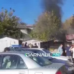 Три гаража и автомобиль пострадали при пожаре в Барнауле