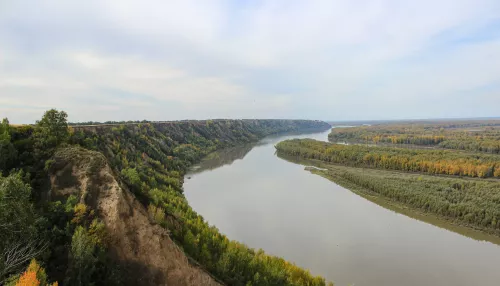 Река и великая стена: фотопутешествие к чудо-каньону у старинного села на Алтае