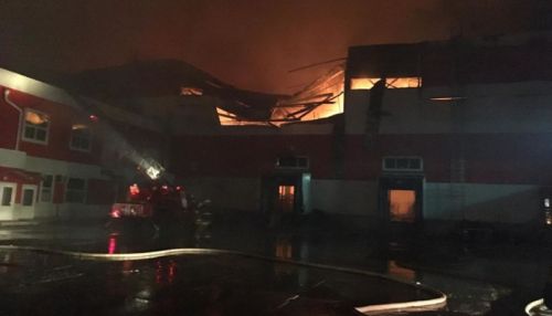 МЧС: площадь пожара на складе под Воронежем увеличилась вдвое
