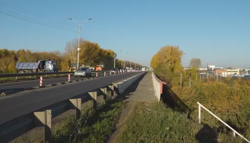 На въезде в Барнаул со стороны аэропорта продолжают ремонтировать путепровод