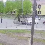 Момент наезда на сотрудника ГАИ в Камне-на-Оби попал на видео