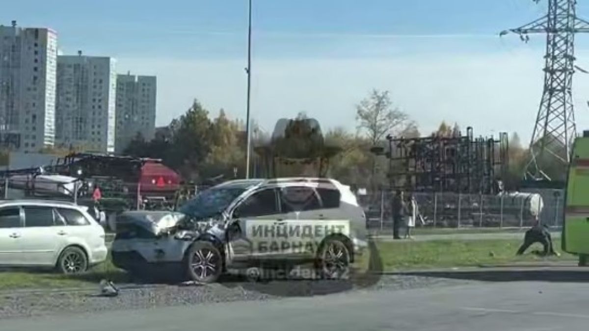 ДТП на пересечении улиц Власихинской и Ускова