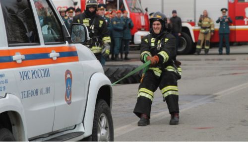 Оркестр и показательное шоу: как прошел юбилей пожарной службы в Барнауле?