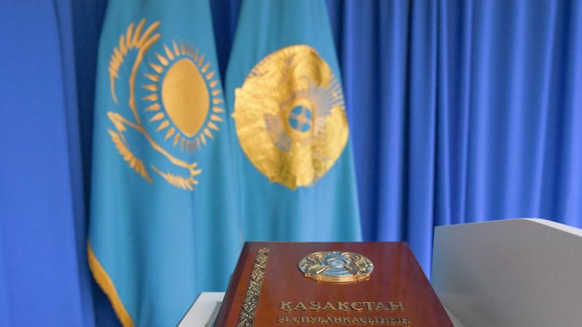 Девять человек подали документы на выборы президента Казахстана 