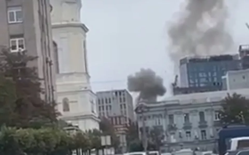 Российские дроны ударили по кол-центру мошенников в Днепре. Видео