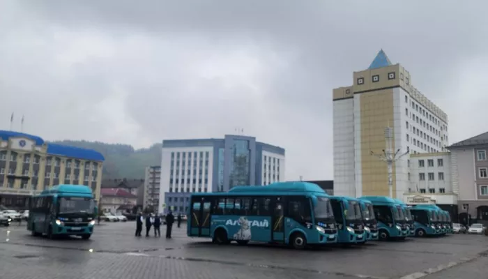 В Горно-Алтайск пришла новая партия брендированных автобусов