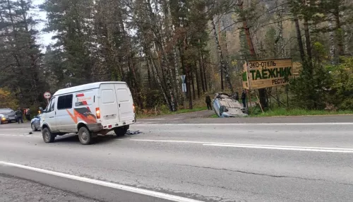 Водитель Соболя устроил жесткое ДТП с перевертышем в Горном Алтае