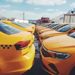 Выбрали 22 модели авто, которые смогут работать в России в такси с 2026 года. Список