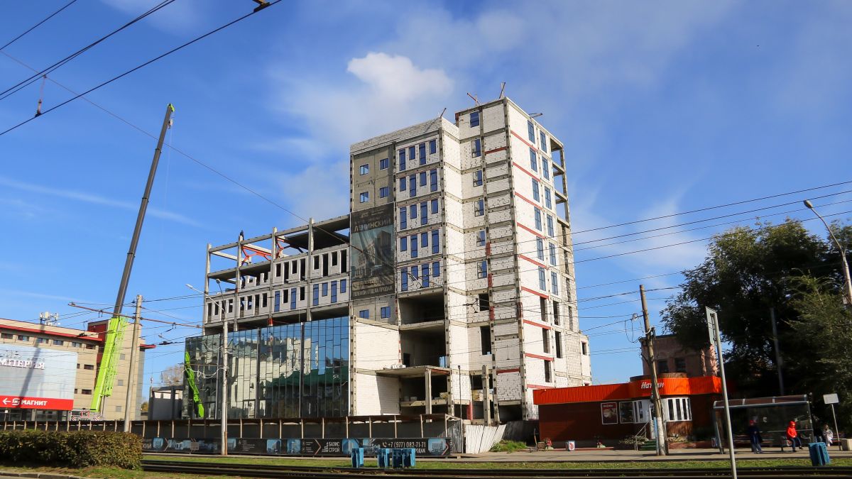 Строительство нового торгово-офисного центра на проспекте Ленина, 122б