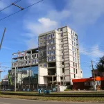 Коробка с витражами: когда в Барнауле ликвидируют легендарный долгострой на Ленина. Фото