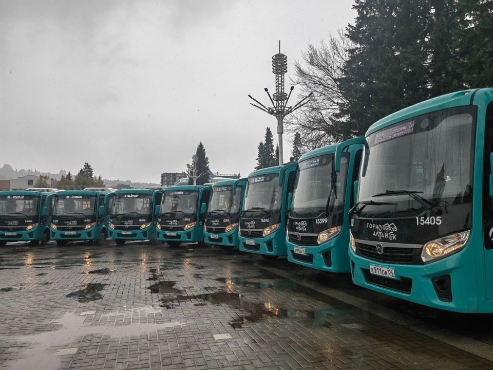 Новые бирюзовые автобусы в Горно-Алтайске
