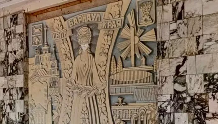 Панно, обнаруженное в барнаульском Доме под шпилем, сохранят