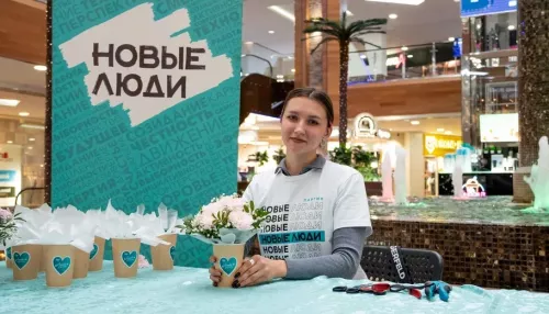 Новые люди провели праздничную акцию ко Дню учителя в Барнауле