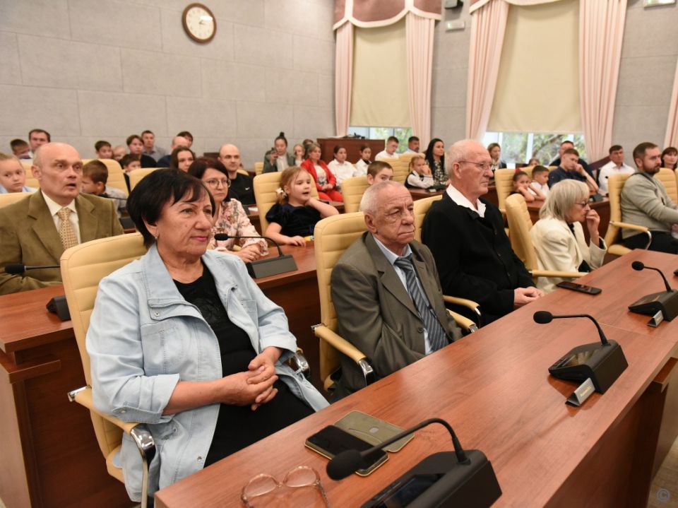 Награждение победителей муниципального этапа краевой эстафеты родительского подвига