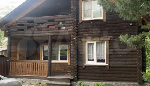 На берегу Катуни на Алтае за 18 млн рублей продают дом с баней и кедрами. Фото