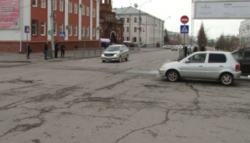 Ленинский проспект в Барнауле нуждается в ремонте после зимы