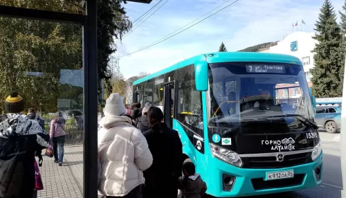 Мэр Горно-Алтайска с проверкой прокатилась в новом бирюзовом автобусе
