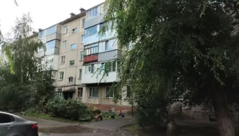 От барнаульской УК через суд требуют вернуть качели на детской площадке