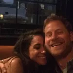 Королева неловких моментов: визит Меган Маркл в Париж превратился в череду скандалов