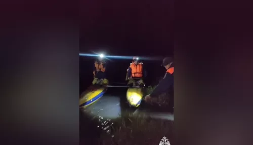 В Республике Алтай спасатели помогли женщине, застрявшей на острове