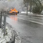 Автомобиль внезапно загорелся посреди улицы в Барнауле